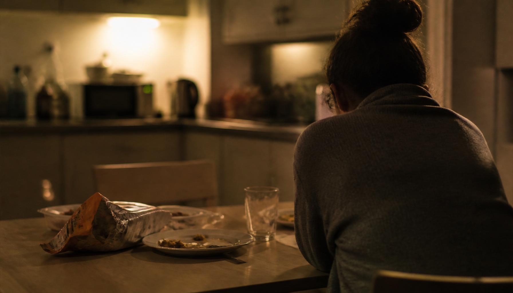 Compulsão alimentar: sintomas, causas e como tratar
